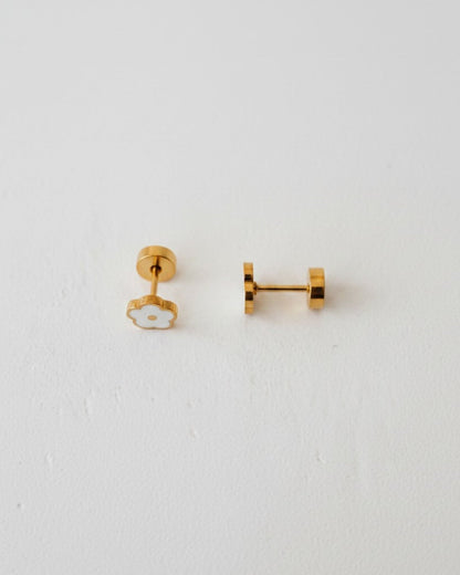 Ollijewelry white flower flat back stud earrings made of gold-tone surgical steel with a secure screw back closure.