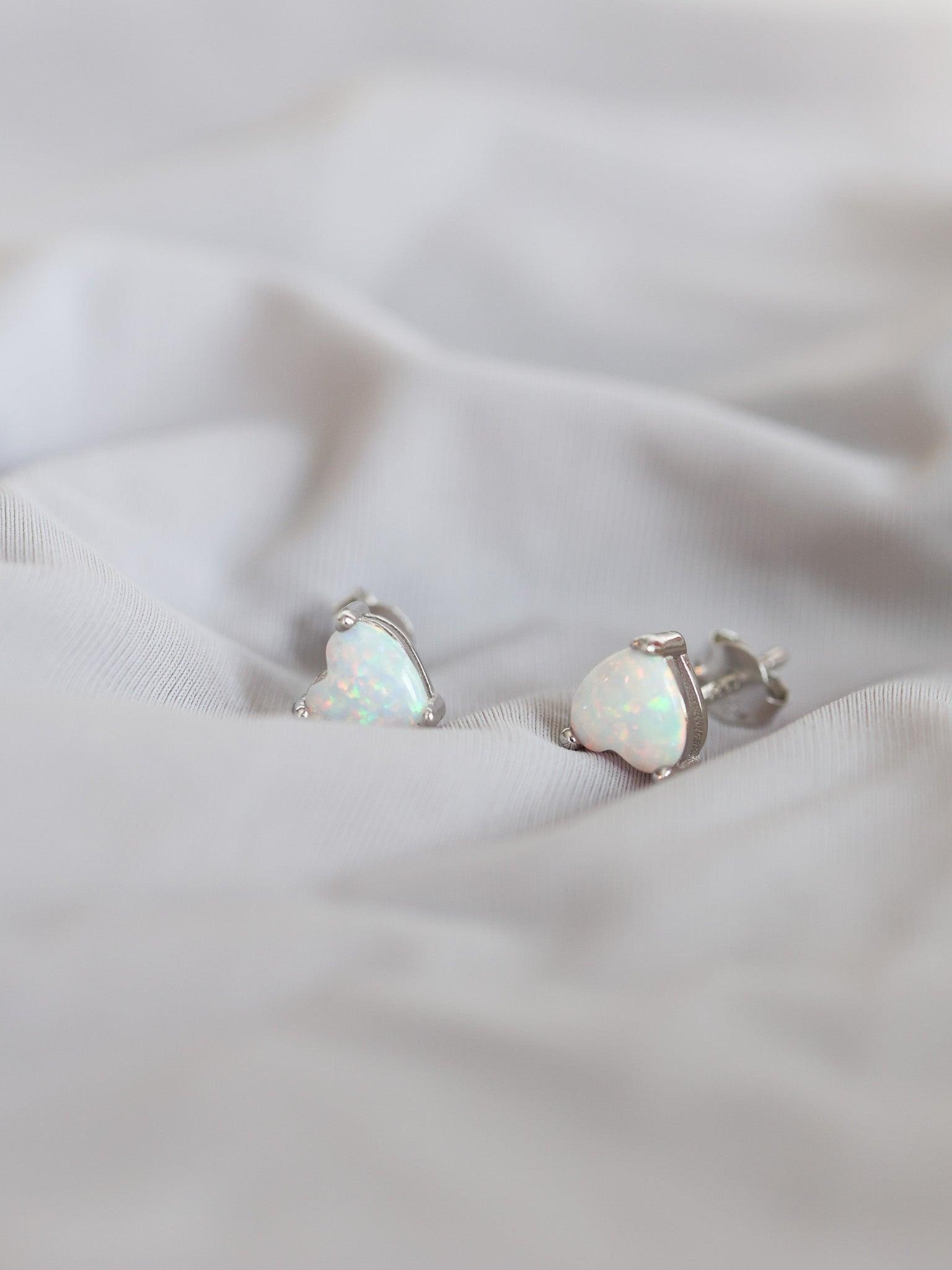 Opal necklace and heart shaped stud earrings - Ollijewelry