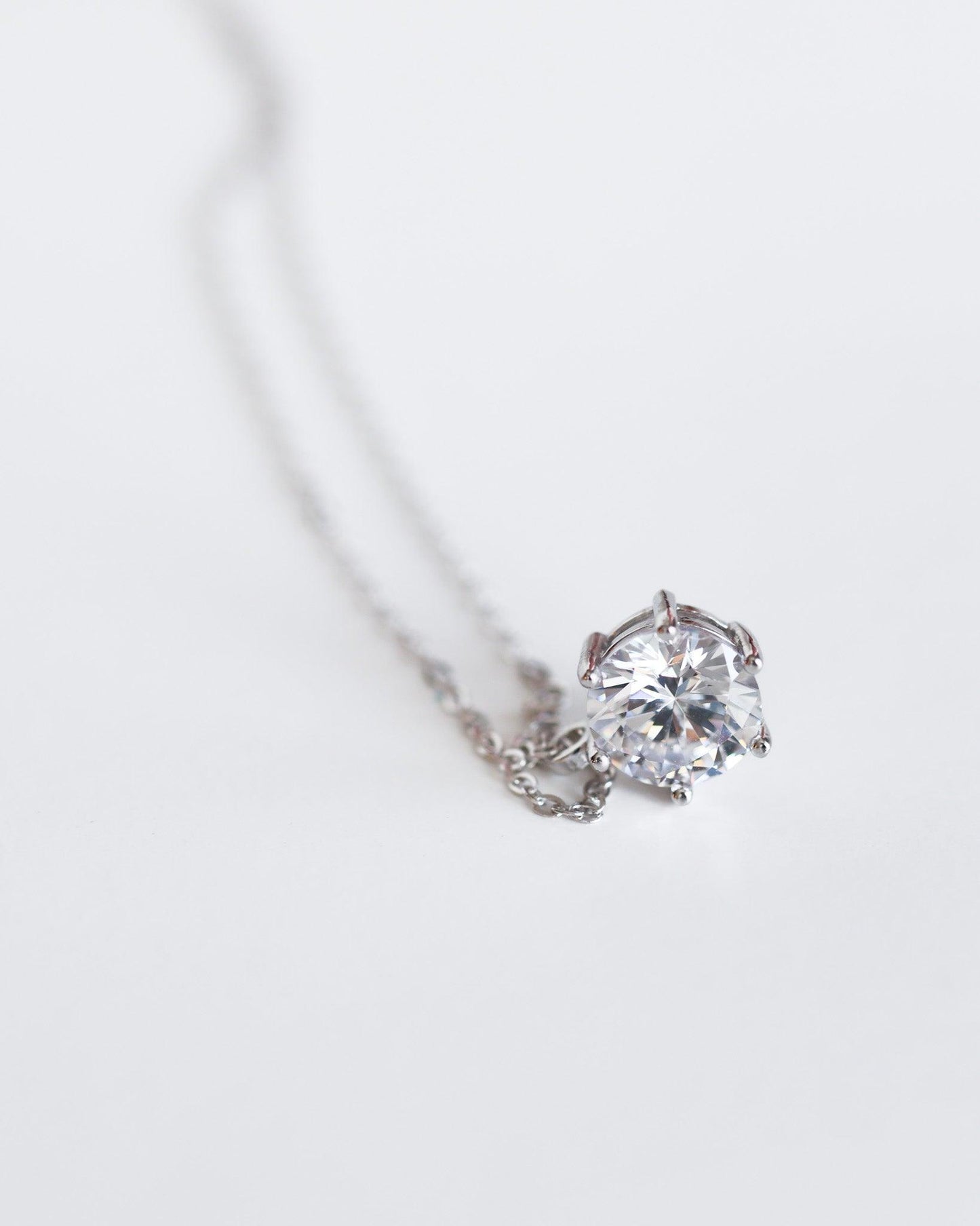 Silver necklace with 8.5mm solitaire zirconia - Ollijewelry