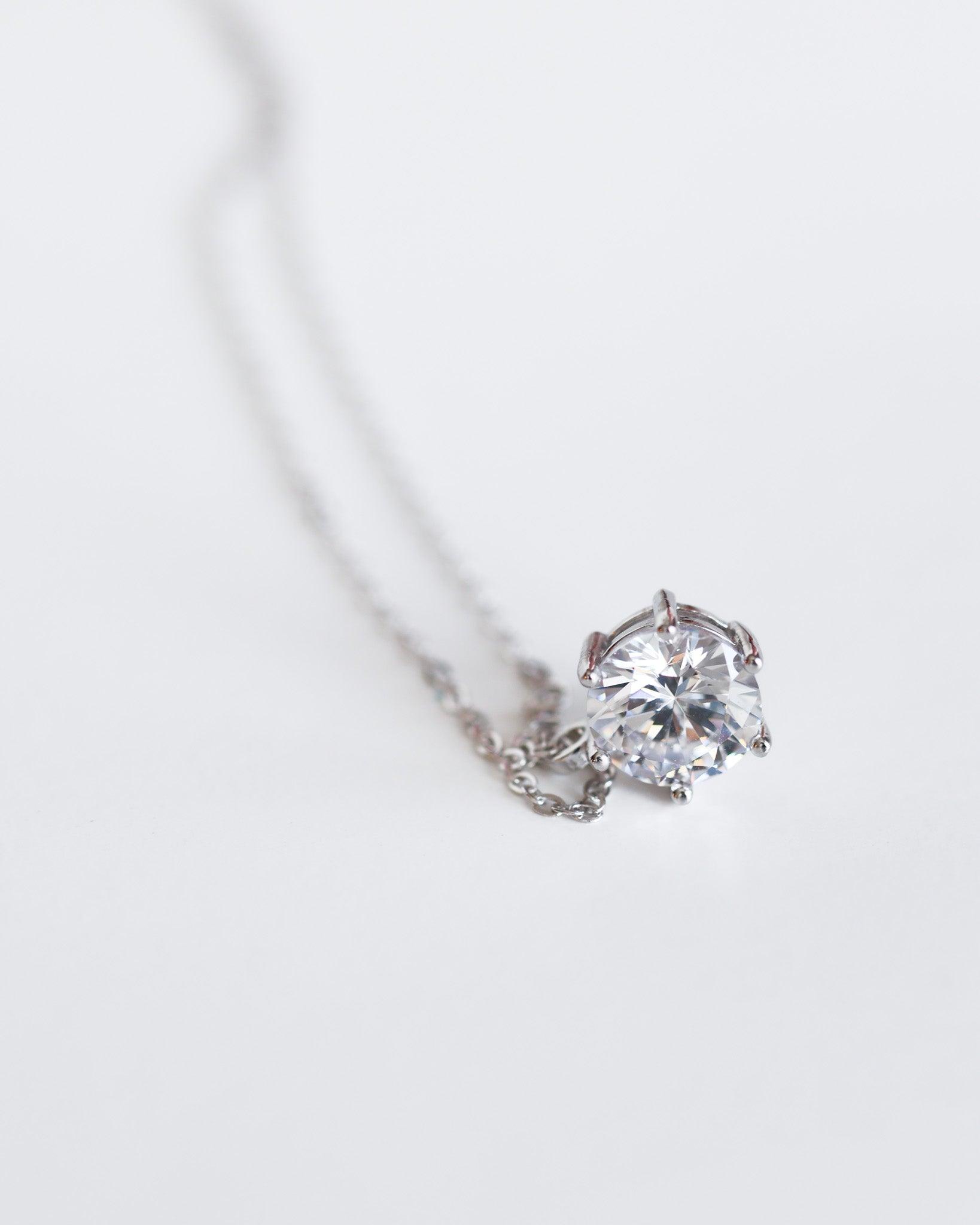 Silver necklace with 8.5mm solitaire zirconia - Ollijewelry