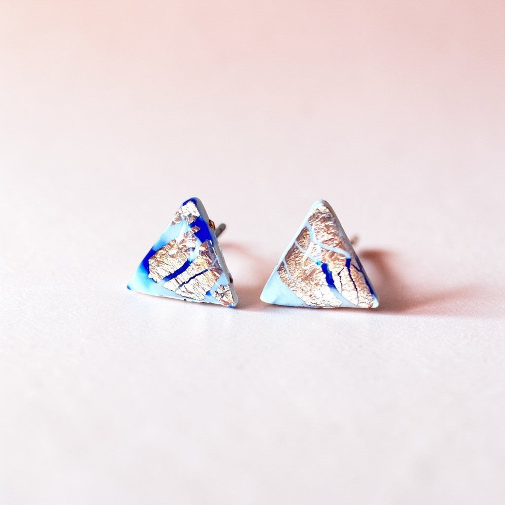Boucles d'oreilles triangulaires en marbre avec feuille d'or