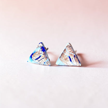 Boucles d'oreilles triangulaires en marbre avec feuille d'or