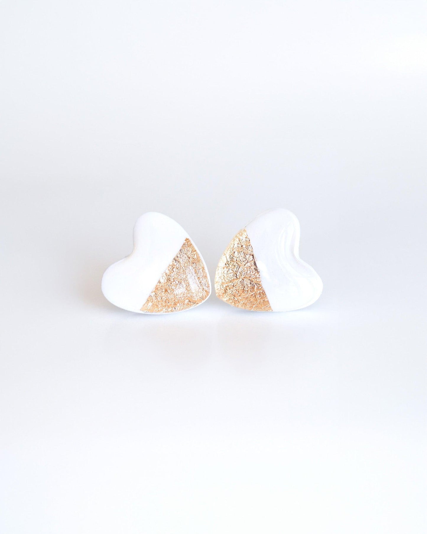 White heart stud earrings with gold foil - Ollijewelry