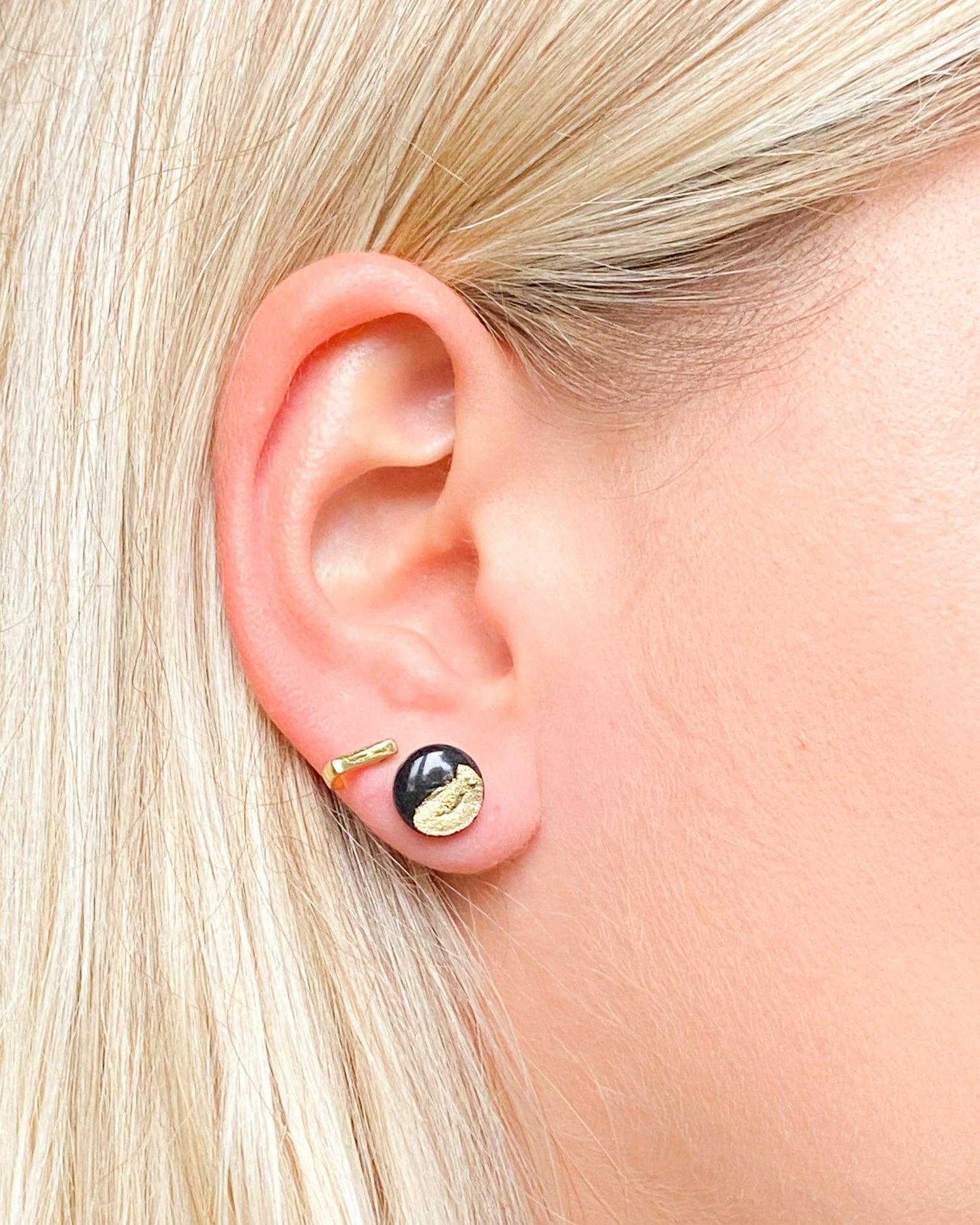 Black and gold stud earrings - Ollijewelry