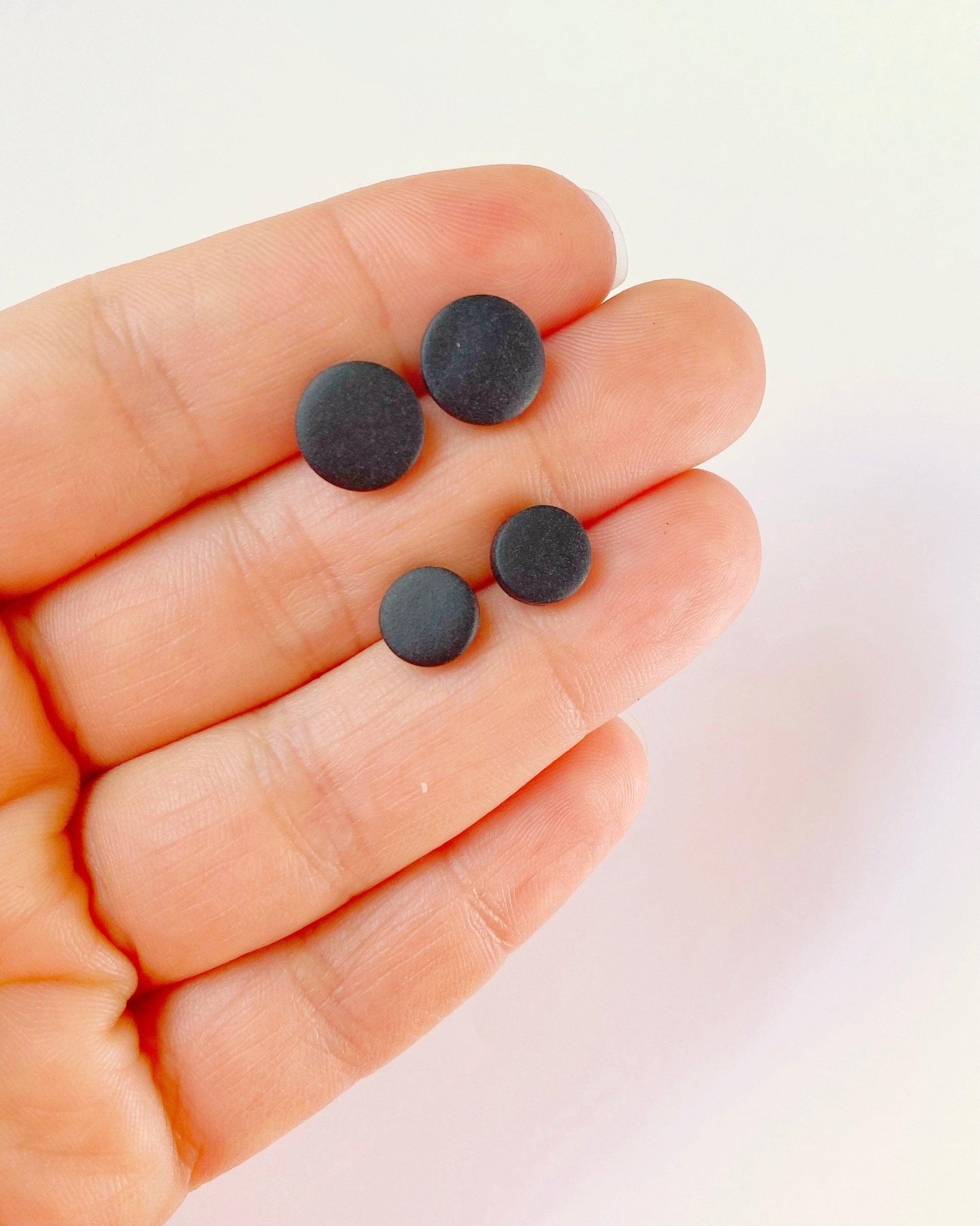 Black matt stud earrings - Ollijewelry