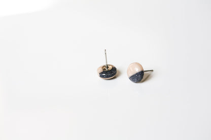 Champagne and granite stud earrings - Ollijewelry