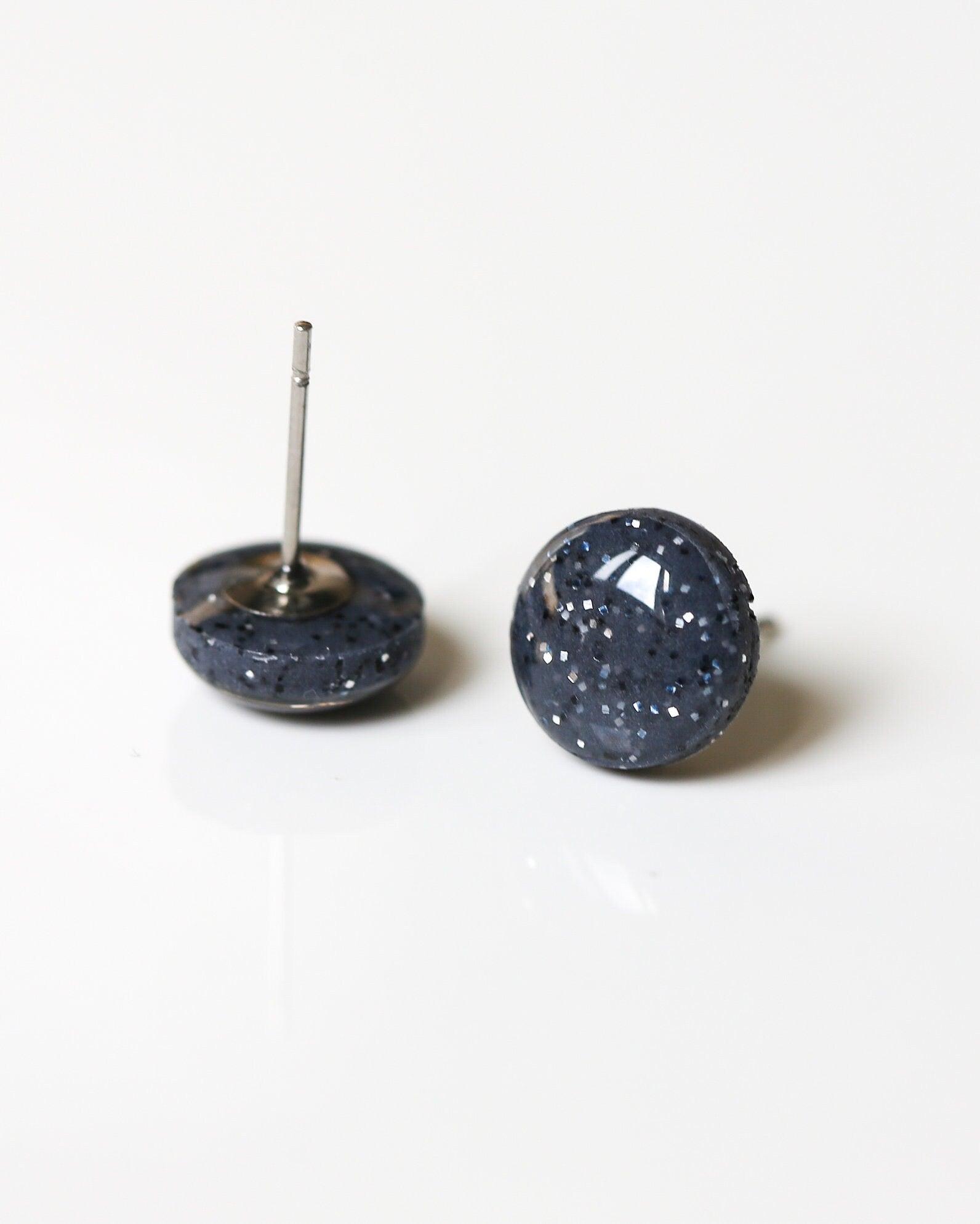 Dark grey stud earrings - Ollijewelry