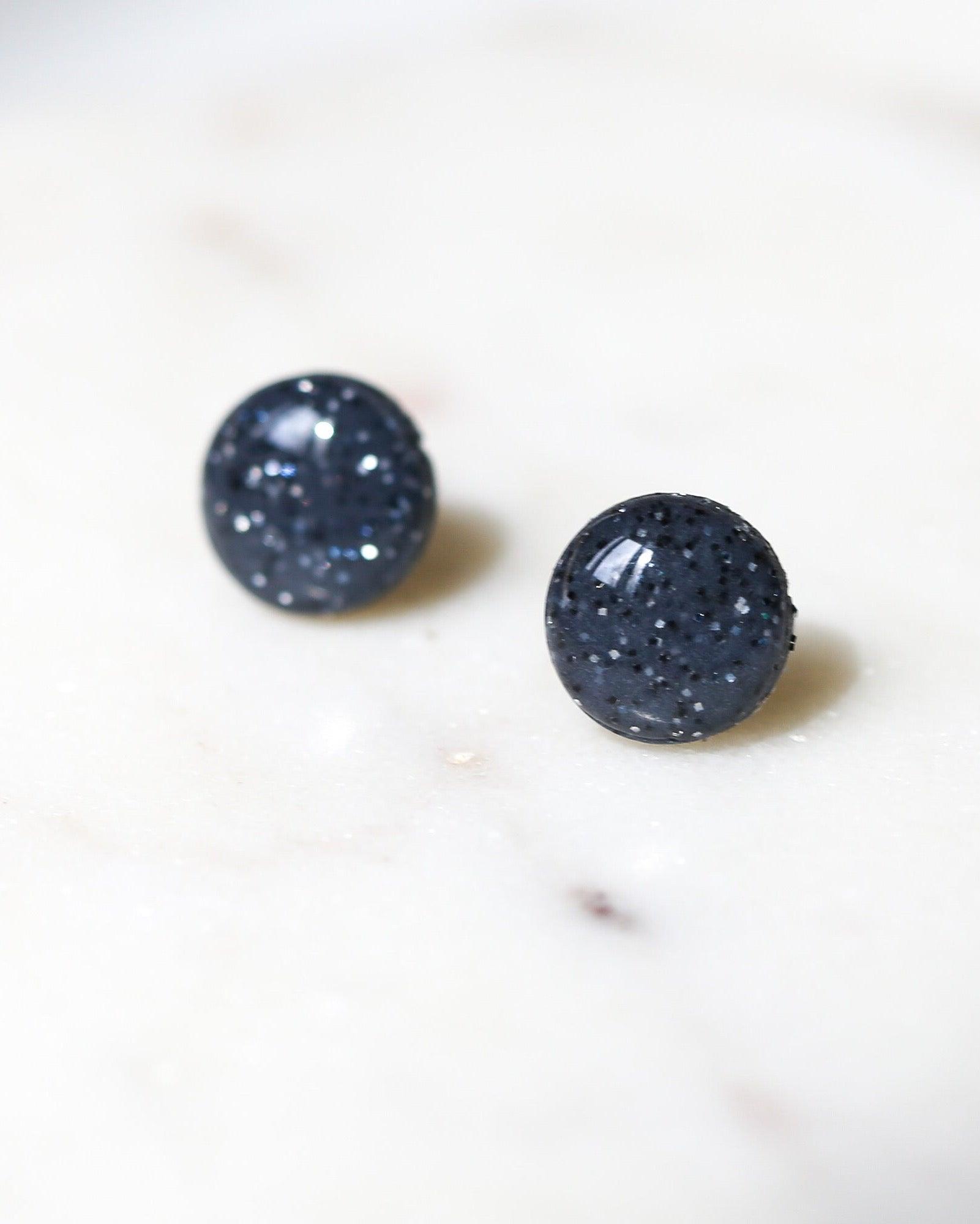 Dark grey stud earrings - Ollijewelry