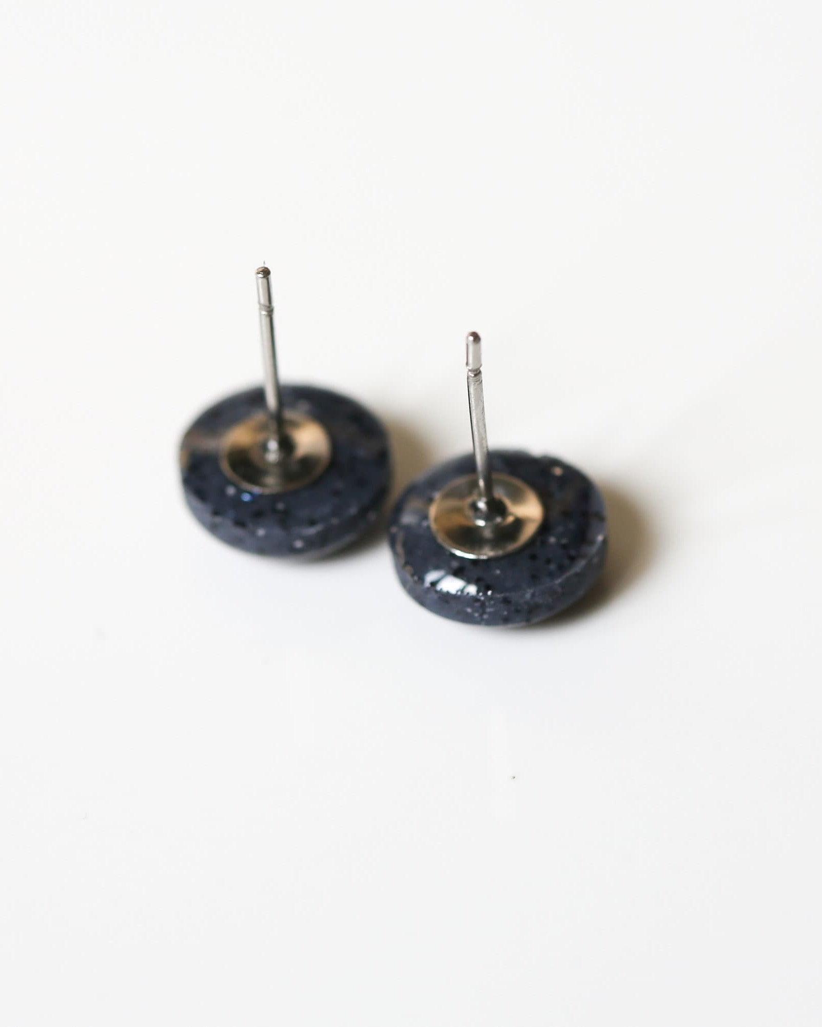 Dark grey stud earrings - Ollijewelry