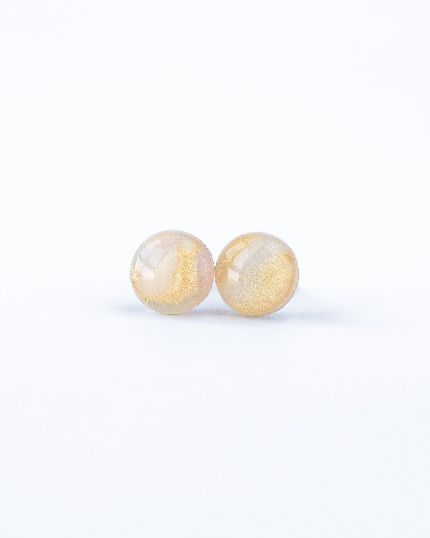 Delicate pearl stud earrings - Ollijewelry