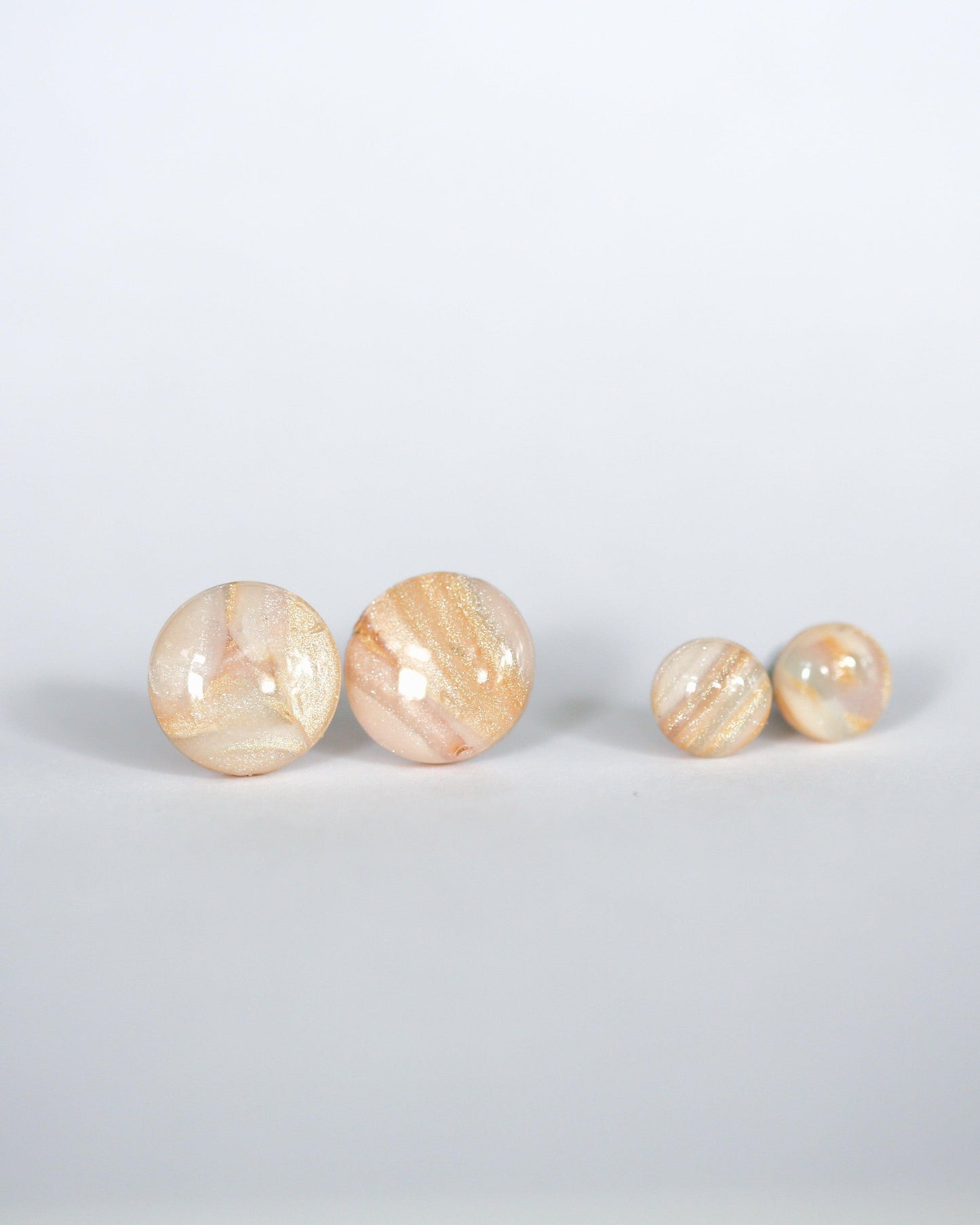 Delicate pearl stud earrings - Ollijewelry