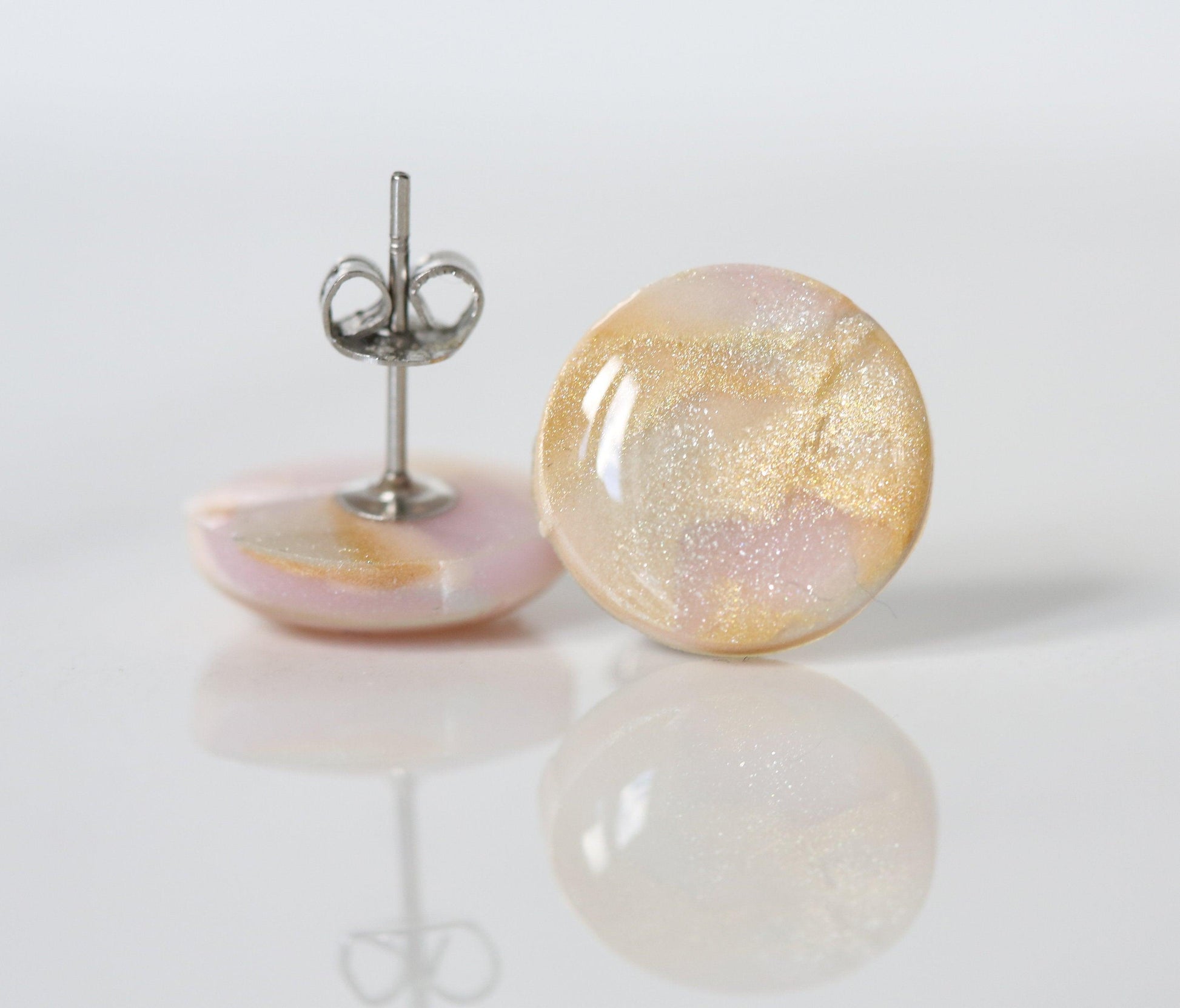 Delicate pearl stud earrings - Ollijewelry