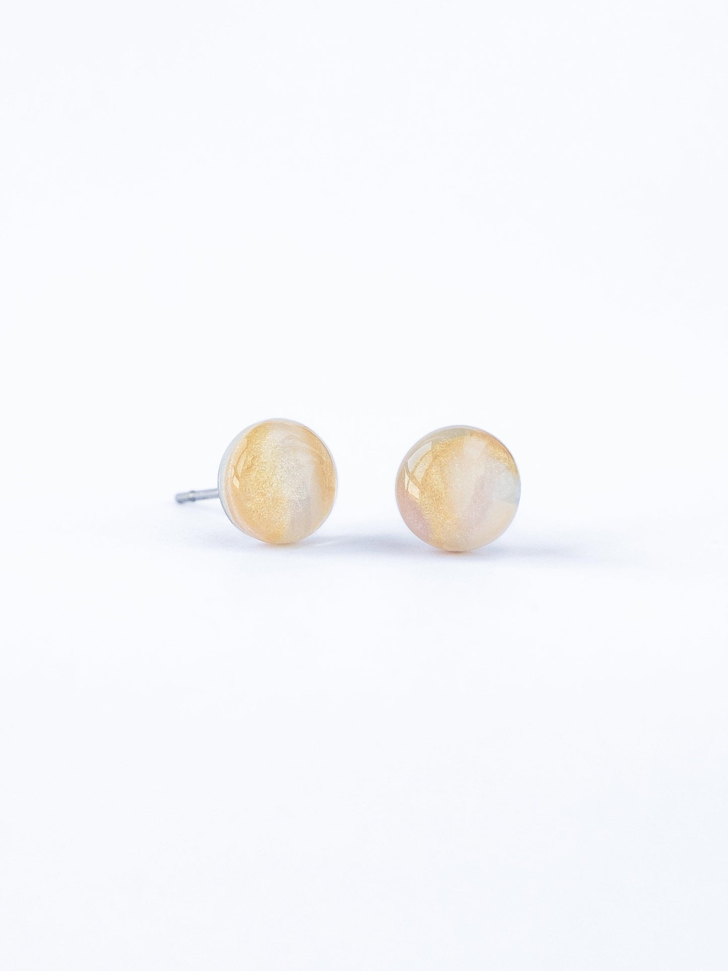 Delicate pearl stud earrings - Ollijewelry