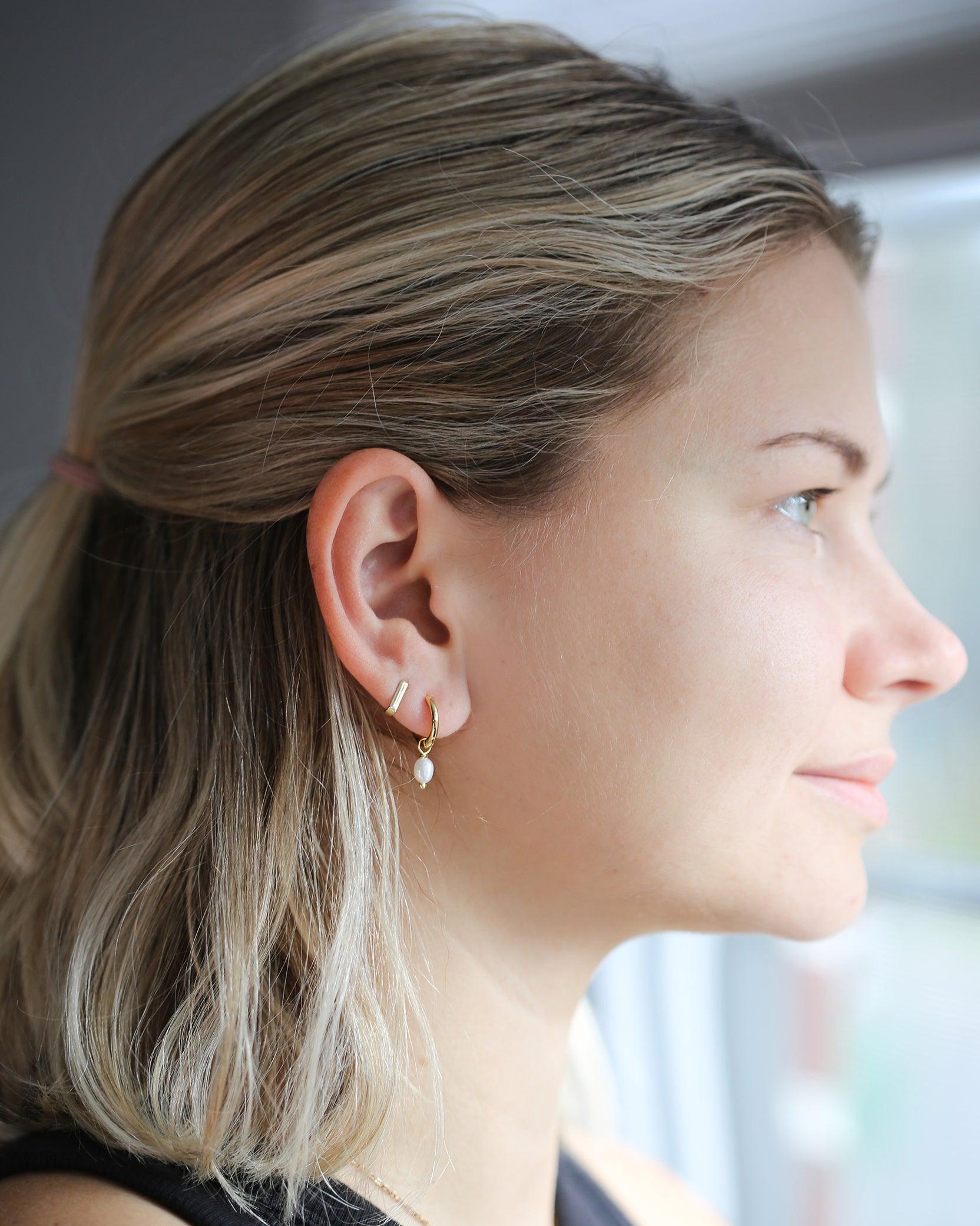 Gold hoops earrings with freshwater pearls - Ollijewelry