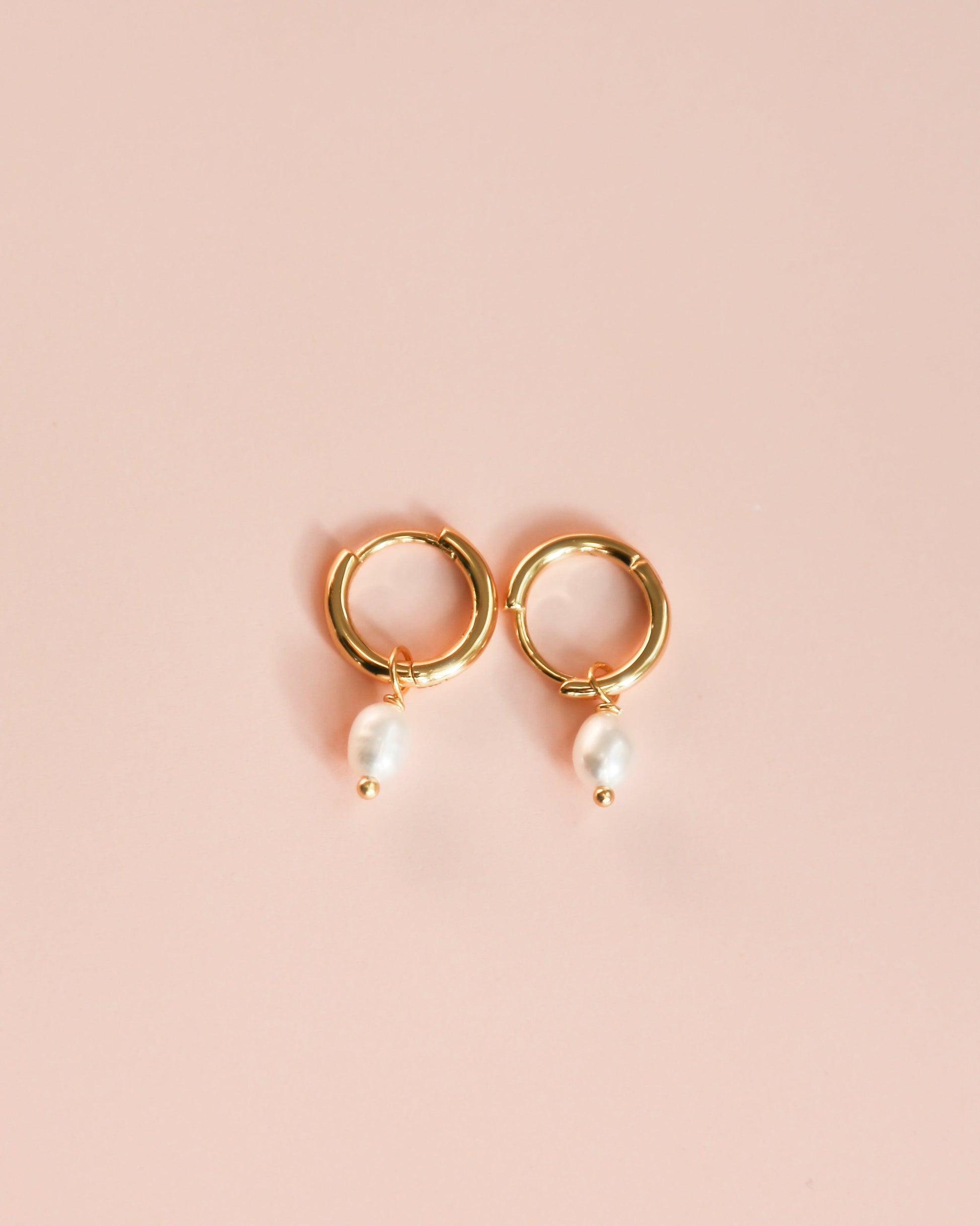 Gold hoops earrings with freshwater pearls - Ollijewelry