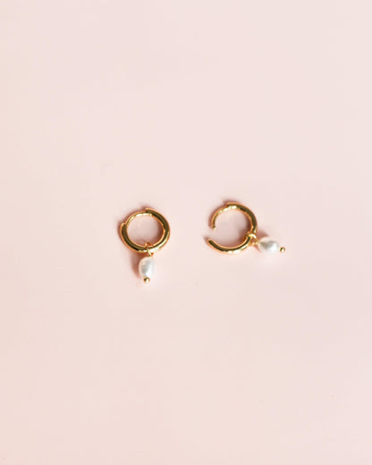 Gold hoops earrings with freshwater pearls - Ollijewelry