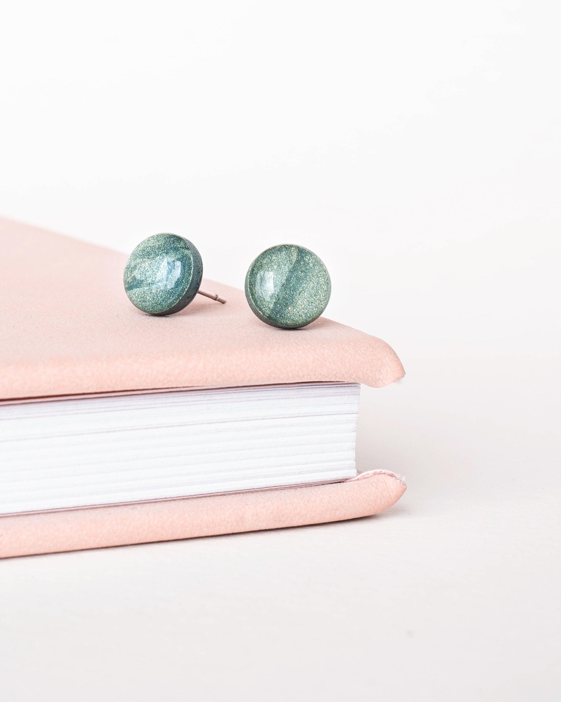 Green stellar stud earrings - Ollijewelry