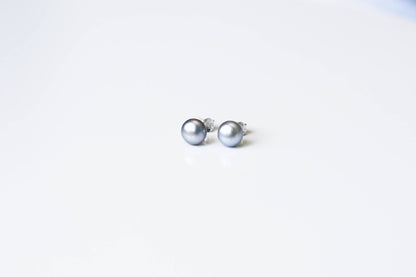 Grey pearl stud earrings - Ollijewelry