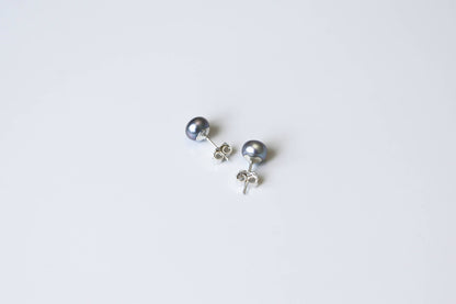 Grey pearl stud earrings - Ollijewelry