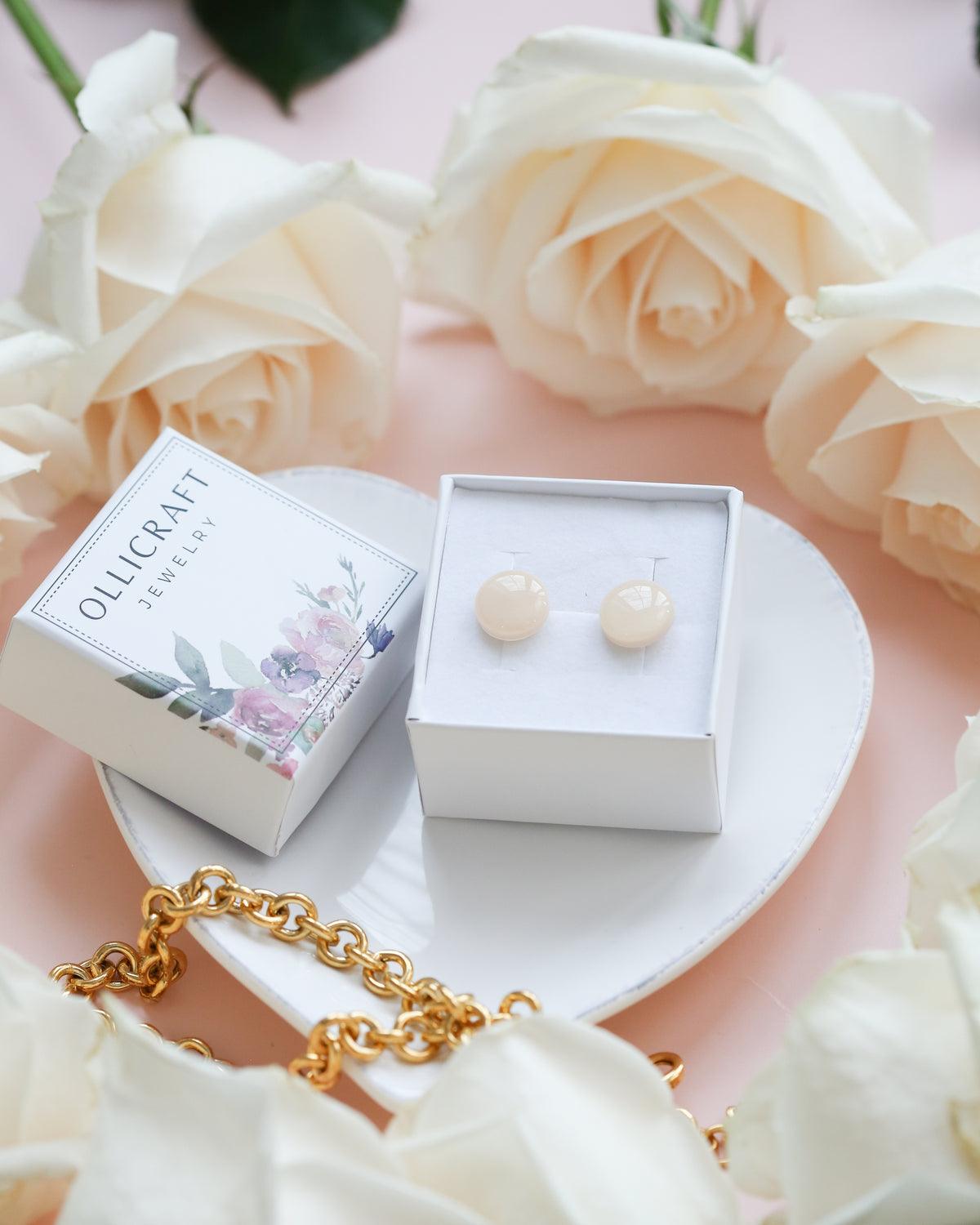 Nude stud earrings - Ollijewelry