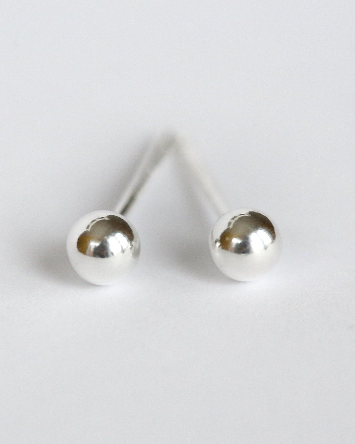 Silver stud earrings for sensitive ears - Ollijewelry