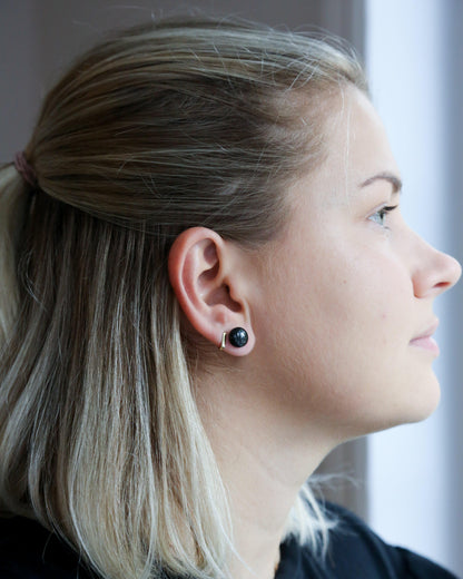 Simple black round studs for sensitive ears - Ollijewelry