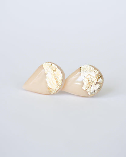 Teardrop champagne gold studs - Ollijewelry