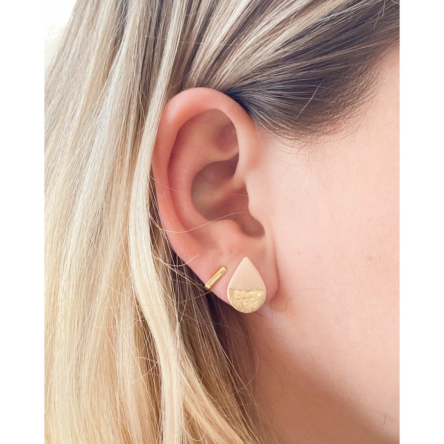 Teardrop champagne gold studs - Ollijewelry