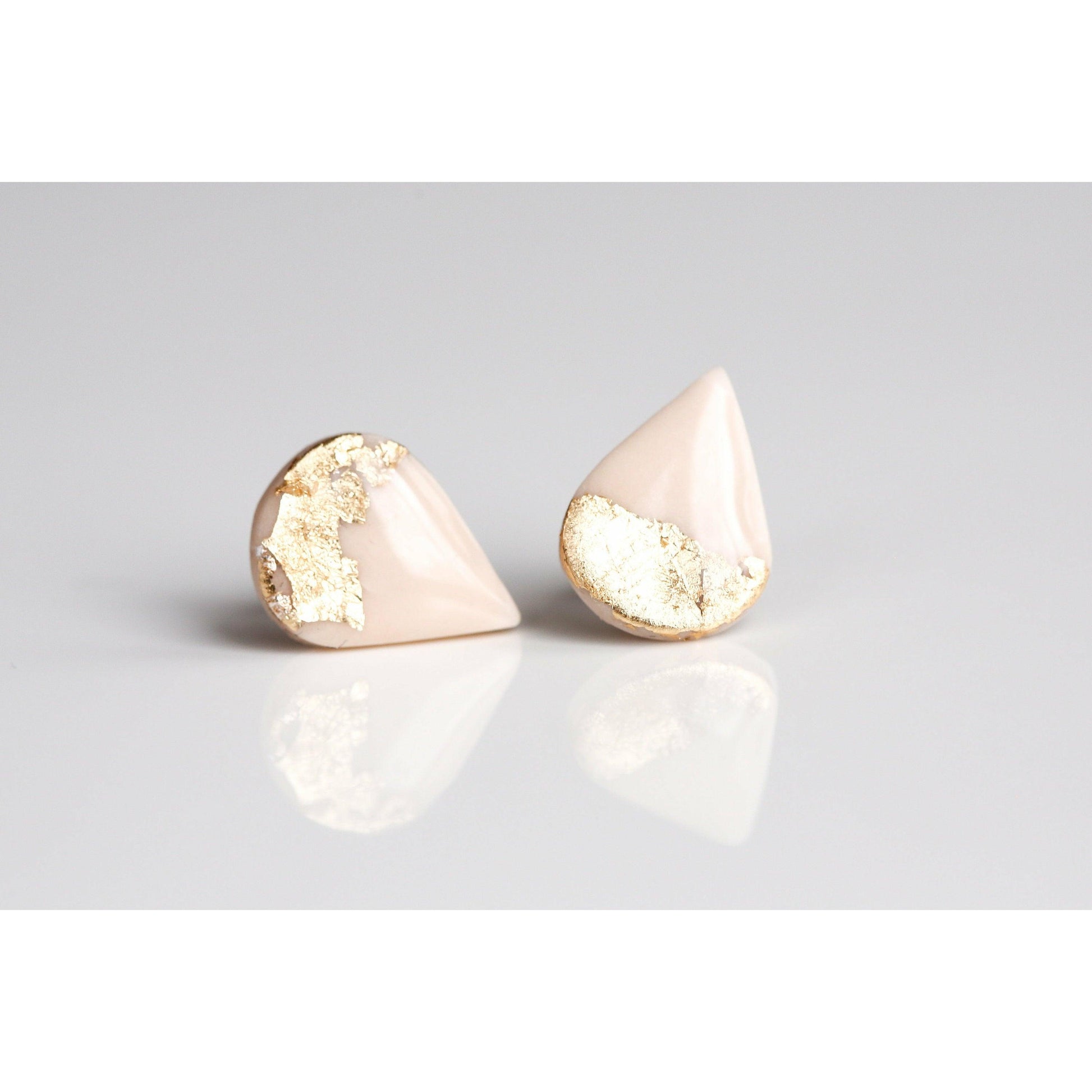 Teardrop champagne gold studs - Ollijewelry