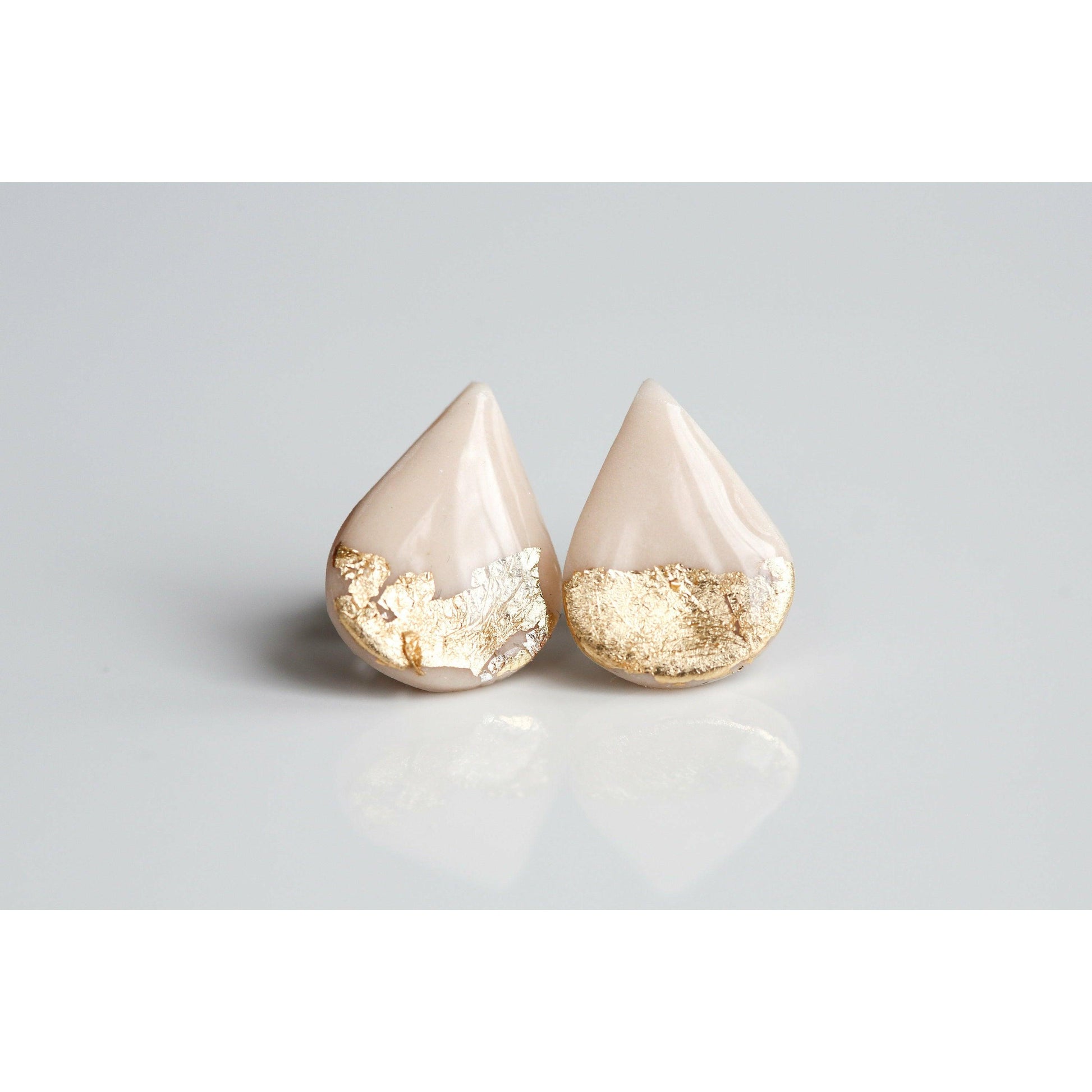 Teardrop champagne gold studs - Ollijewelry