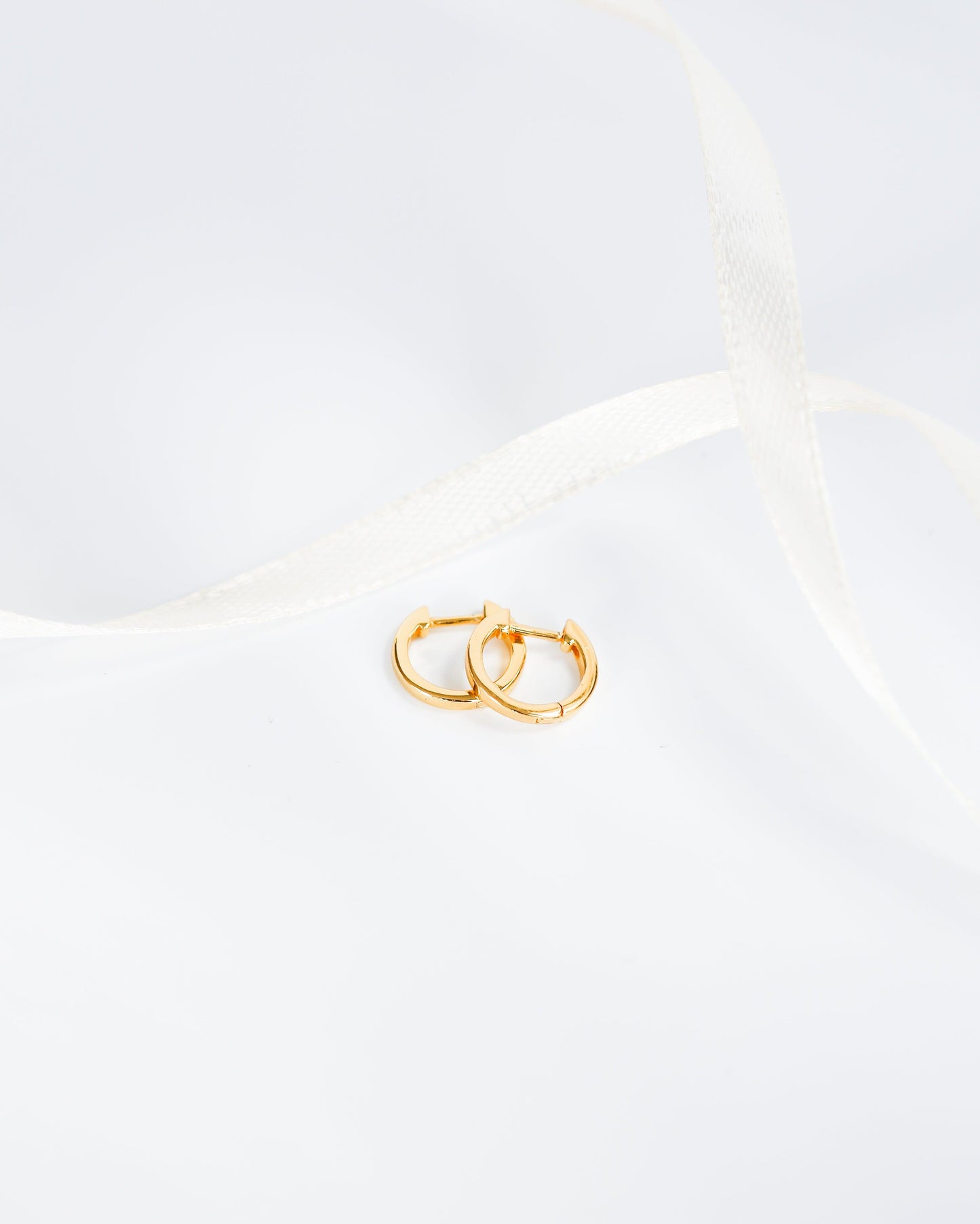 Tiny 18k gold hoop earrings - Ollijewelry