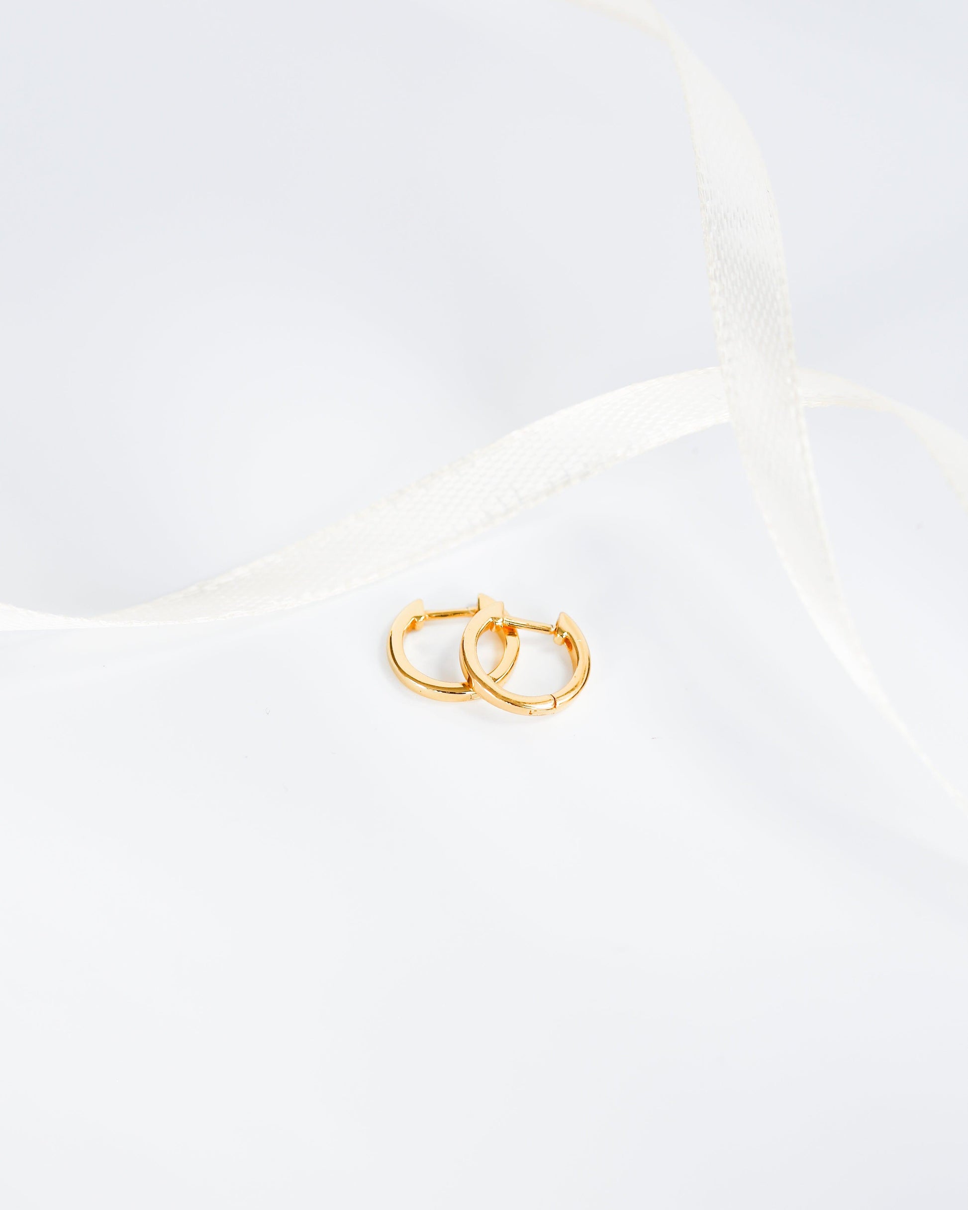 Tiny 18k gold hoop earrings - Ollijewelry