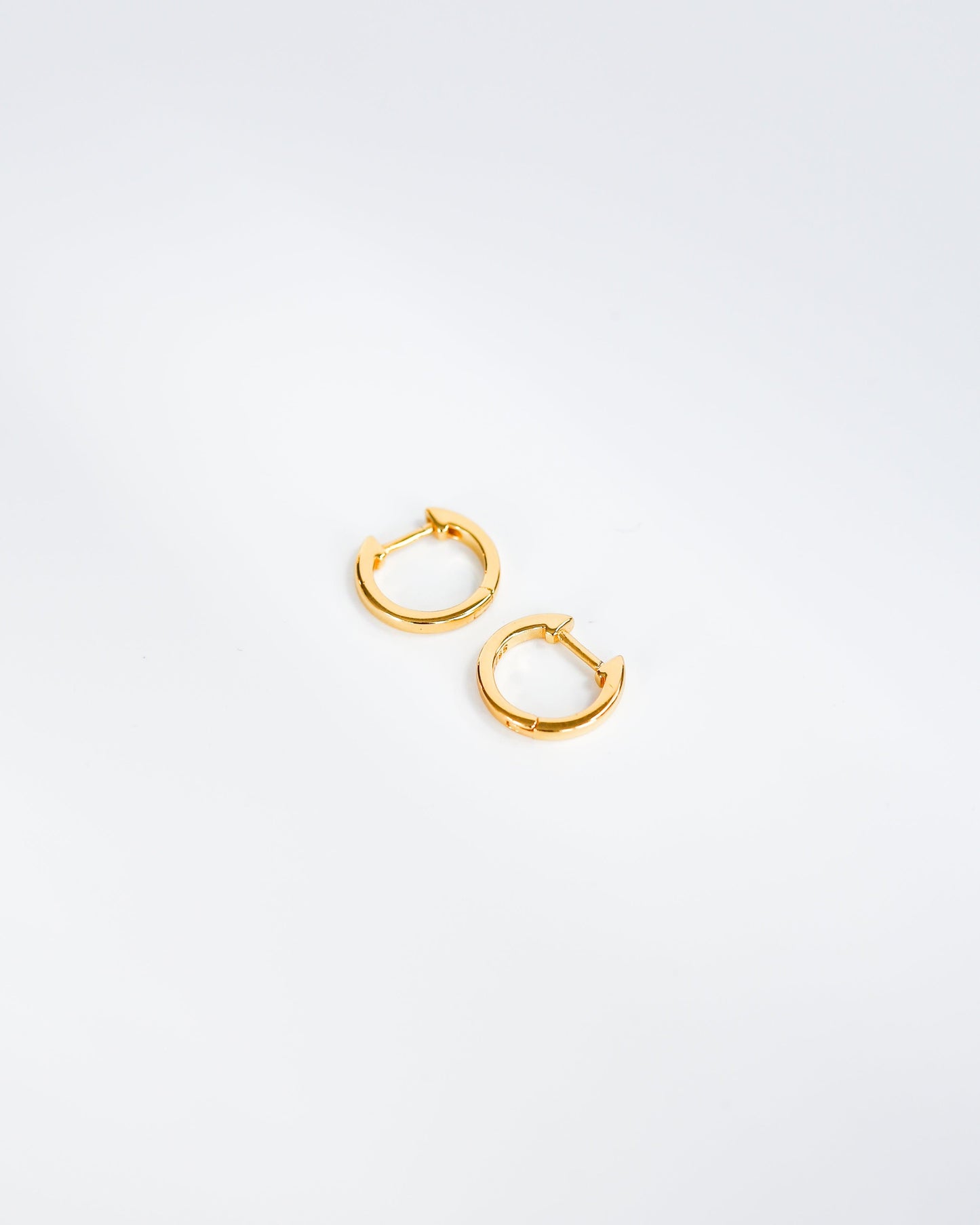 Tiny 18k gold hoop earrings - Ollijewelry